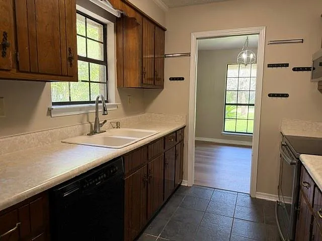 3 bed, 2.0 bath, 1456 sqft, $1,750 — Photo 2