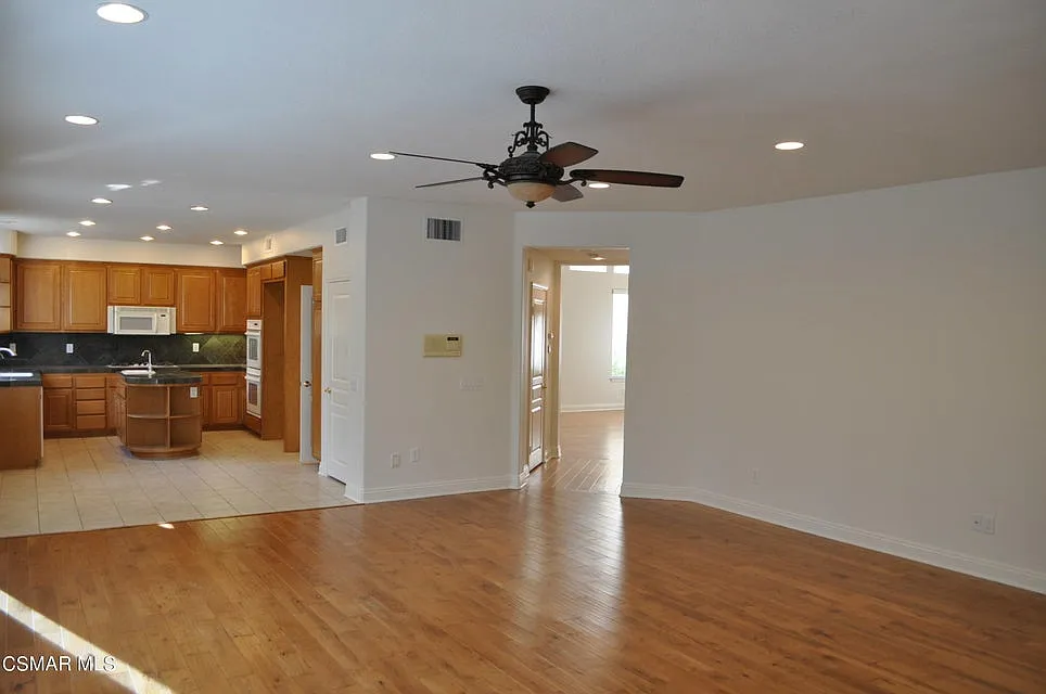 4 bed, 3425 sqft, $6,000 — Photo 3
