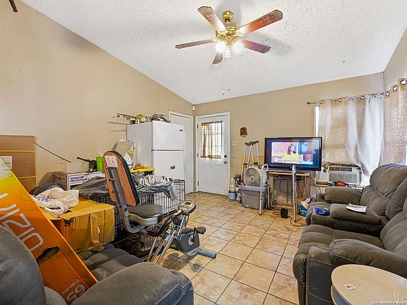 3rd image of 4023 SUNRISE CREEK DR