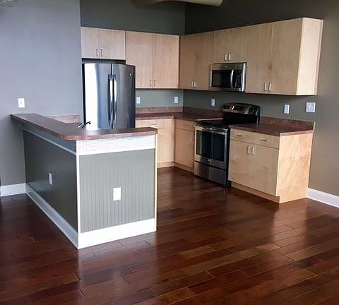 5th image of 246 E 11th St APT 422