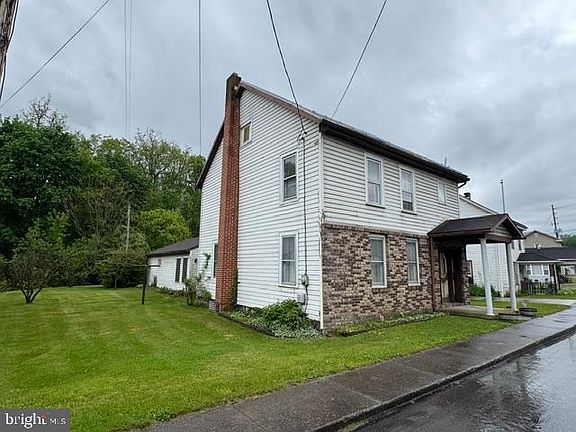 3rd image of 218 S Main St