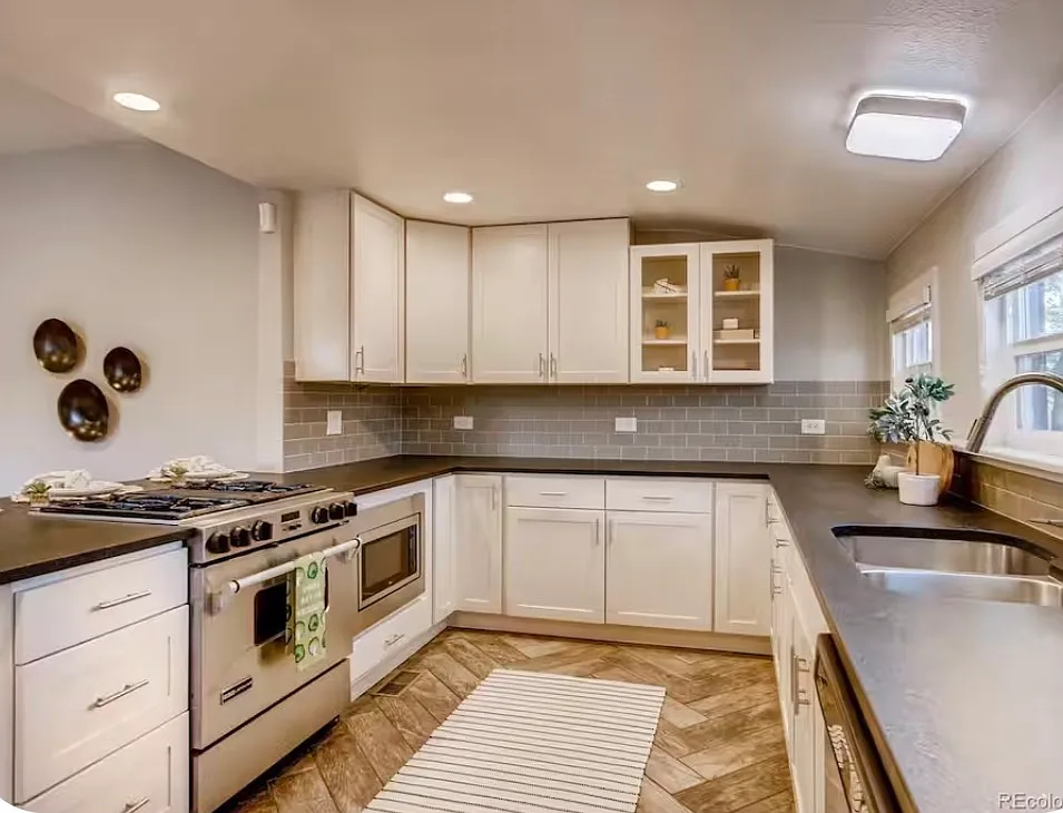 3 bed, 1450 sqft, $3,700 — Photo 3