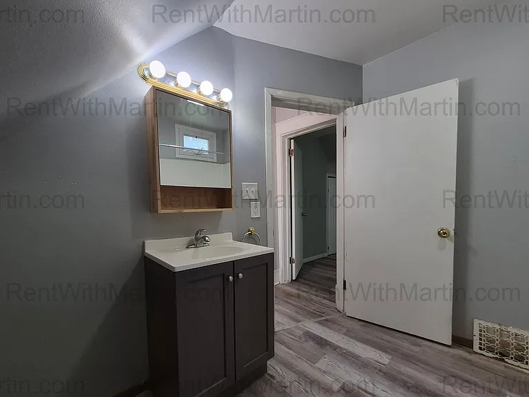 343 Albany St — Photo 14