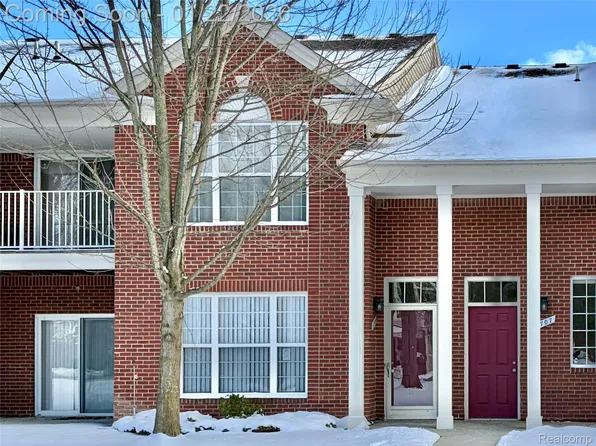 1709 Deepwood Cir #57, Rochester, MI 48307