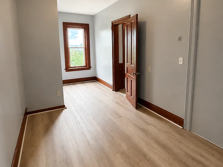 381 8th St #3 — Photo 7