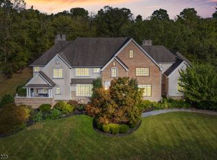 7 Coach Ln, Lambertville, NJ 08530
