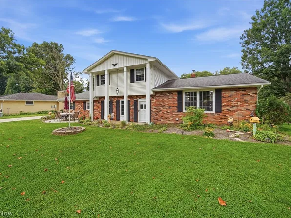 831 Oakcrest Ln NE, Massillon, OH 44646