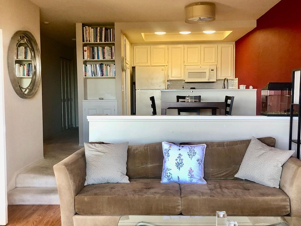 1st image of 534 Seaver Dr #534