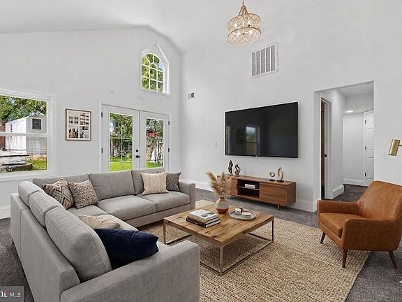 2nd image of 600 N 21st St