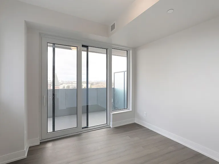 2525 Bathurst St — Photo 14