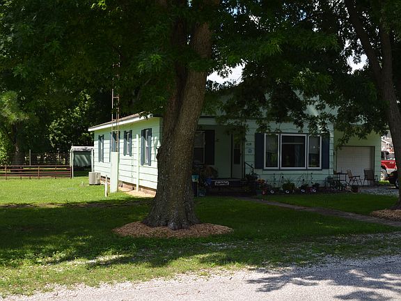 4th image of 429 Meadow St