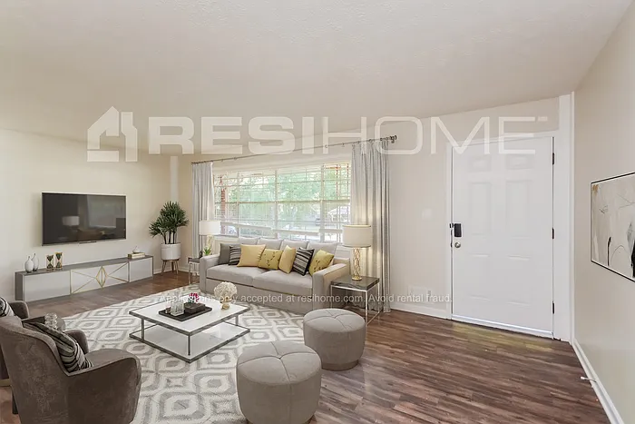 7432 Meadows Dr — Photo 12