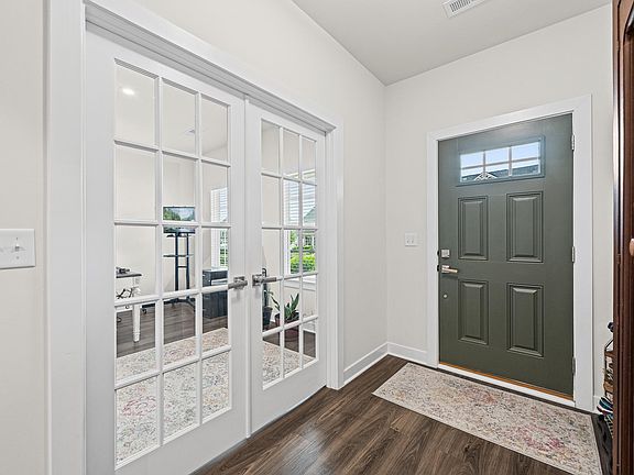 3rd image of 104 Mohegan Way