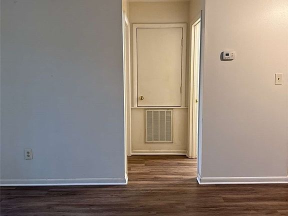 5th image of 1128 Southwood Dr APT 8