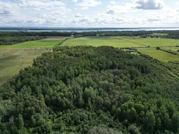 7538 S Riverside Dr, Sault Sainte Marie, MI 49783