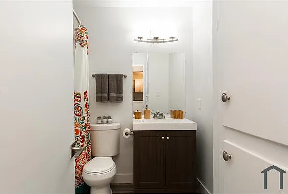 Studio, 400 sqft, $1,725 — Photo 3