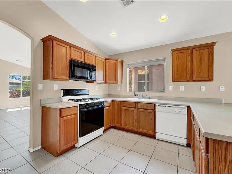 11073 Zampino St — Photo 5