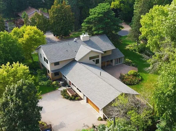 14 Mid Oaks Rd, Roseville, MN 55113