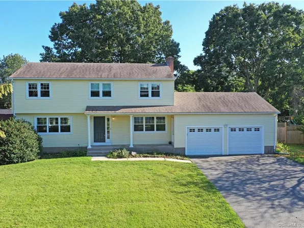 32 Cricket Court, Old Saybrook, CT 06475