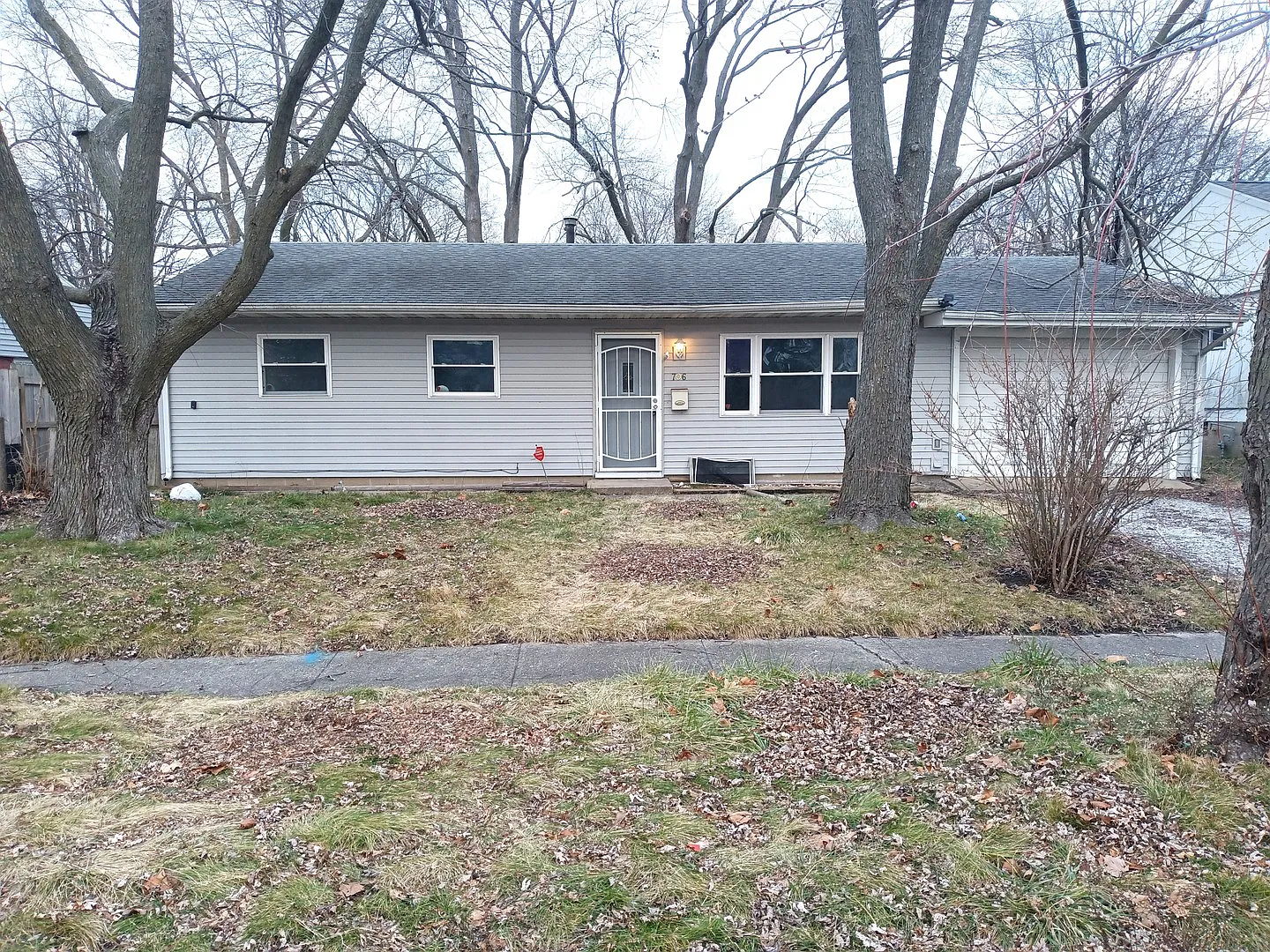 706 Macarthur Dr photo 1