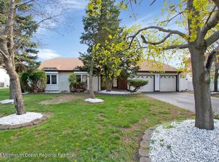 20 Hawthorne Ave, Holmdel, NJ 07733