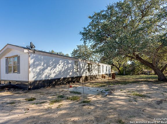 2nd image of 125 Oak Ln