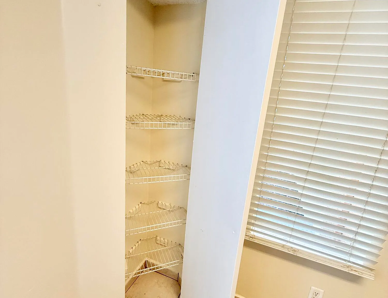 2 bed, 2.0 bath, 1044 sqft, $1,900 — Photo 4