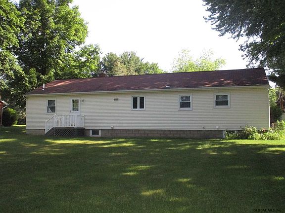5th image of 8 Sandalwood Ln