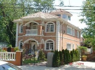 32 Center Dr, Whitestone, NY 11357