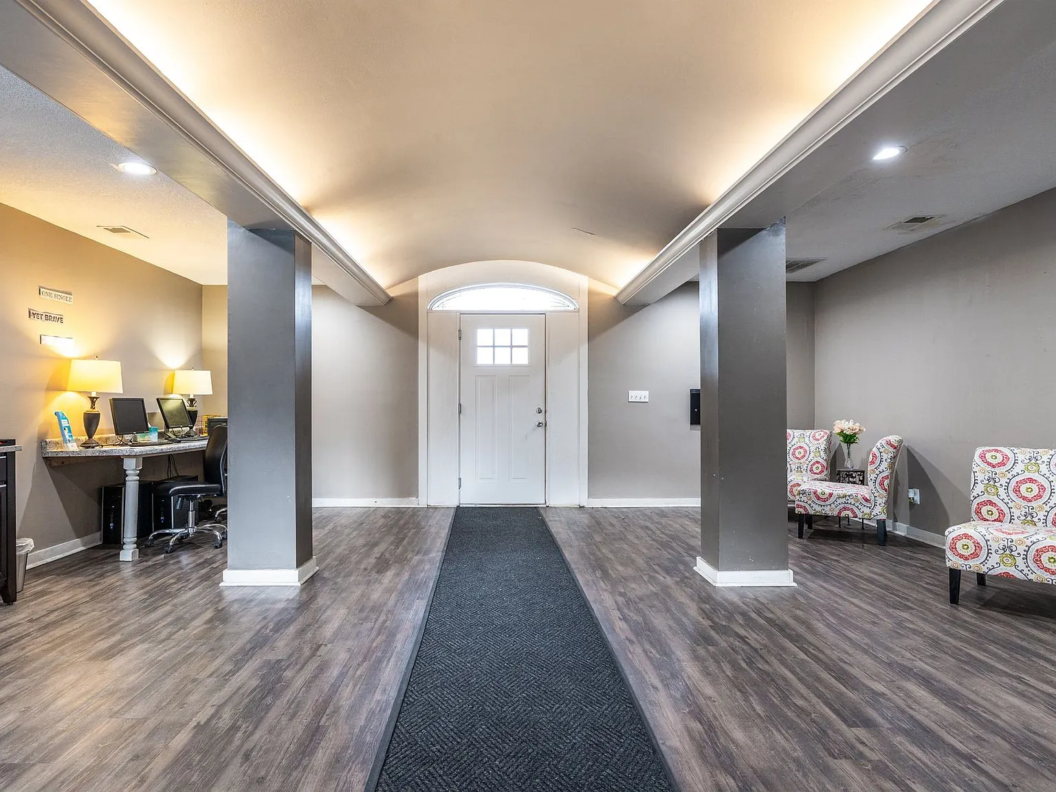 Emerald Hills Apartments — Photo 4