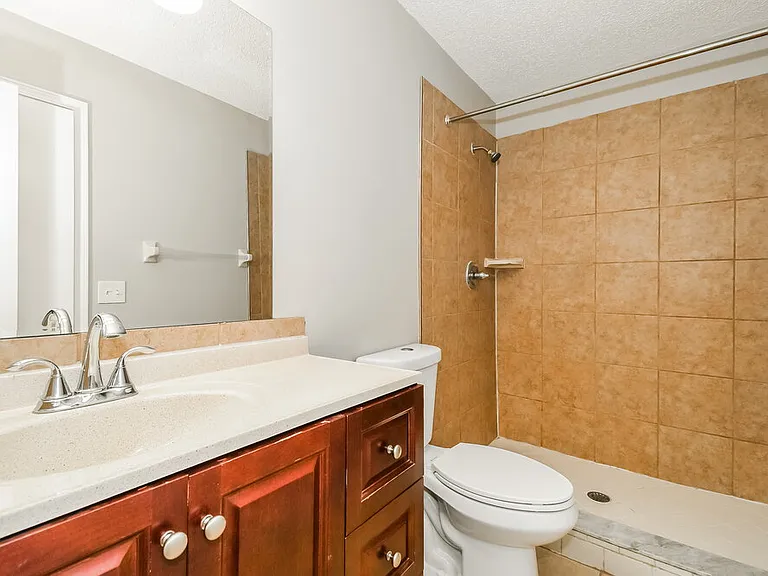 1834 Manitoba Ct N — Photo 11