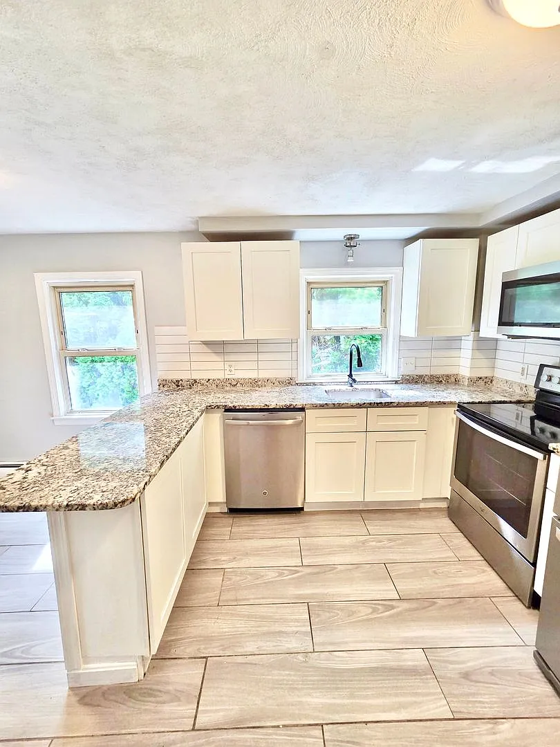 Providence/Mt. Pleasant Updated Single Family - $2,895 — Photo 3