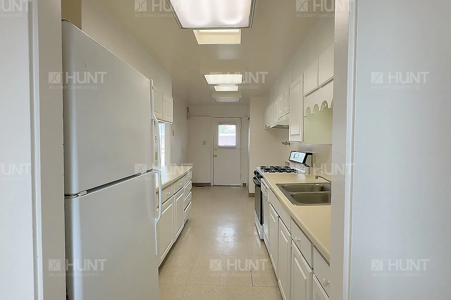 3 bed, 1400 sqft, $1,700 — Photo 2
