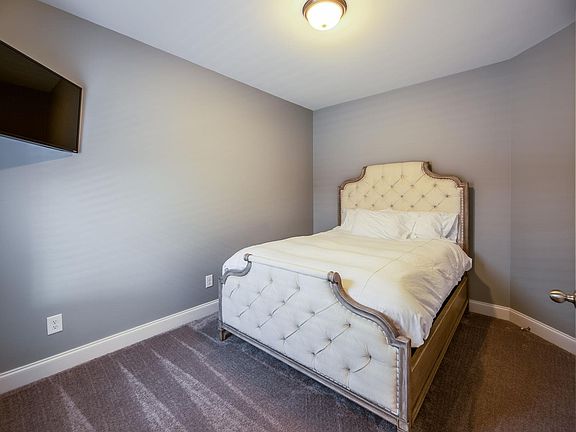 4th image of 284 Chancery Dr