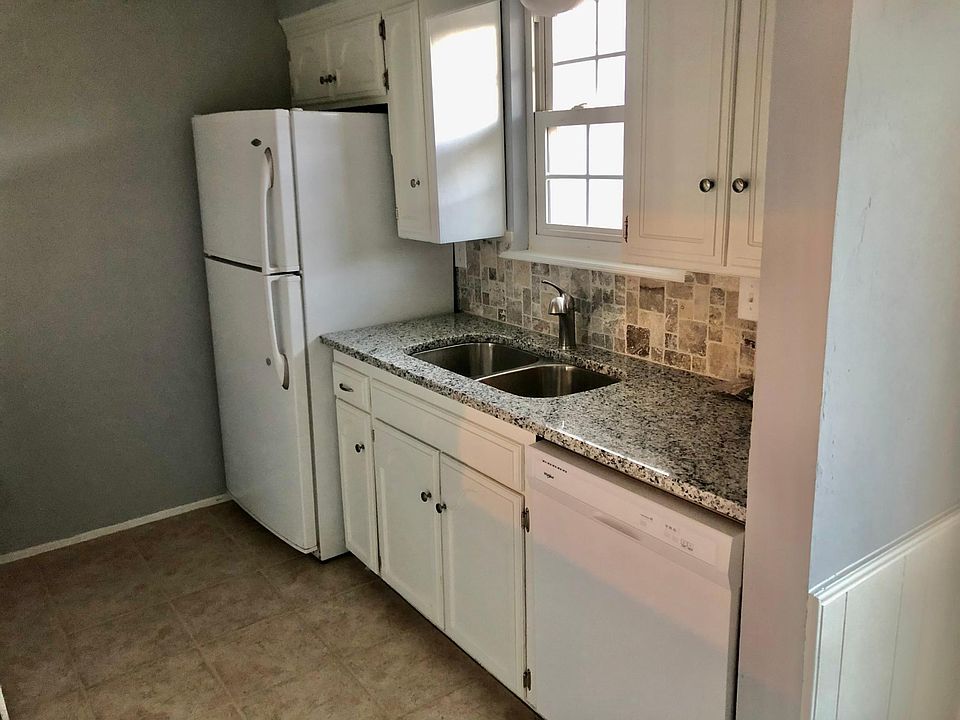 Newly remodeled kitchen with granite countertops and new appliances.