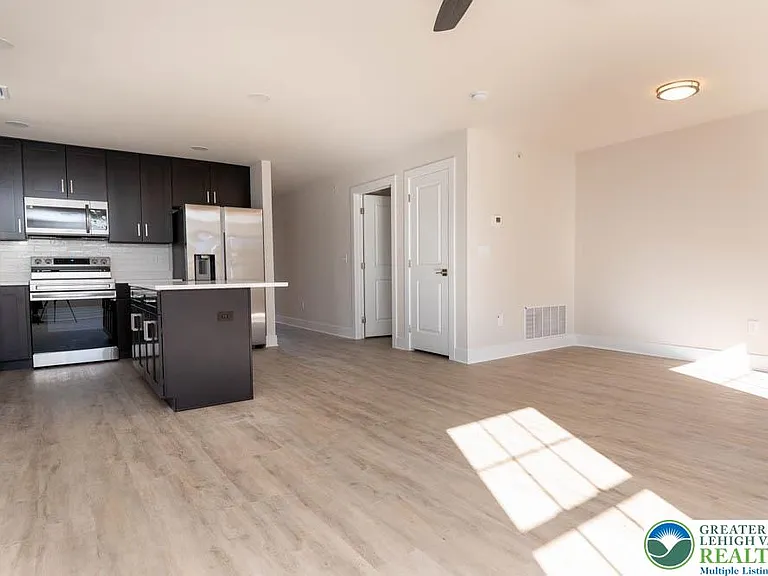 1275 E 4th St #202 — Photo 6