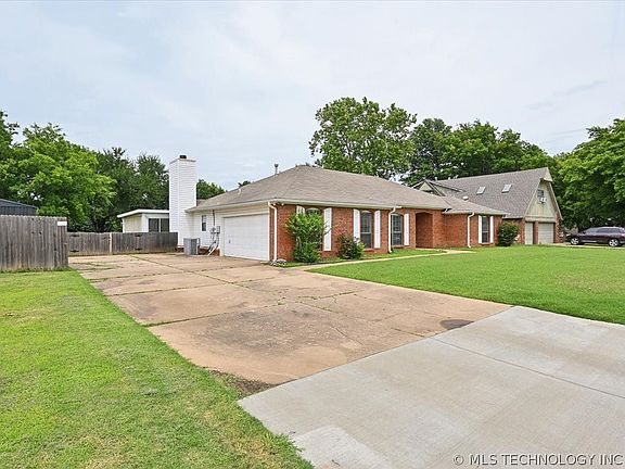 2nd image of 2625 W 68th St