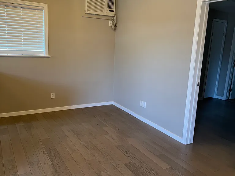 1635 Scott Ave — Photo 11