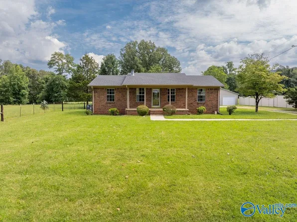 308 Worley Dr, Owens Cross Roads, AL 35763