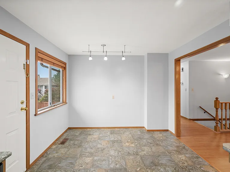 3639 Dunsmuir Way — Photo 9