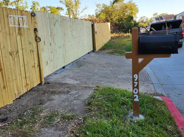 9702 Crofton St, Houston, TX 77016