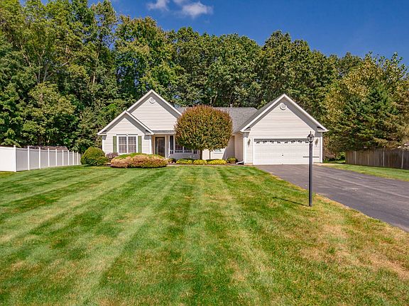 2nd image of 3 Maureen Ct