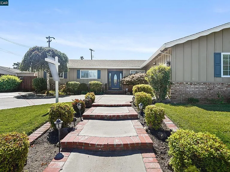 3340 McKean Dr — Photo 2