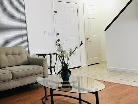 2nd image of 2426 Woodstock Ave