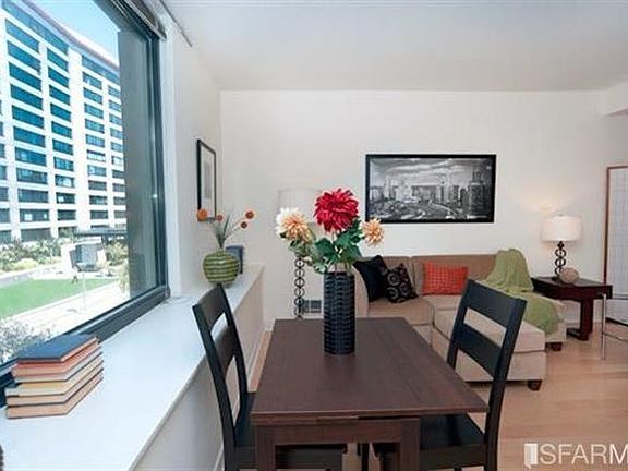 3rd image of 260 King St Unit 661