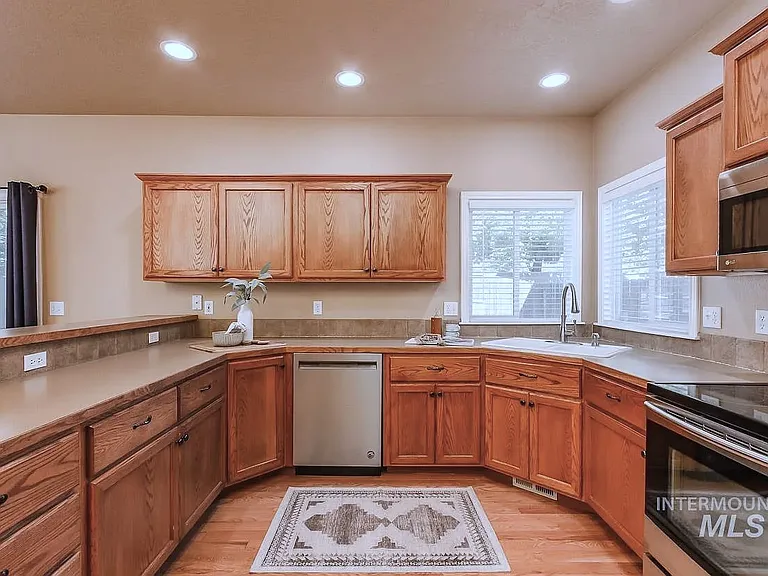 5729 S Moreya Ave — Photo 12