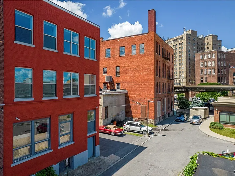 221 Elizabeth St #1 — Photo 4