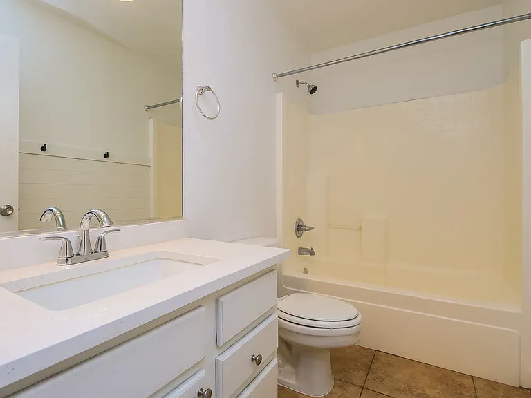 2356 E 35th Ave — Photo 15