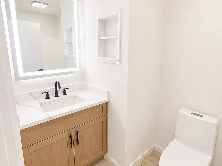 855 W 6th St #1 — Photo 11