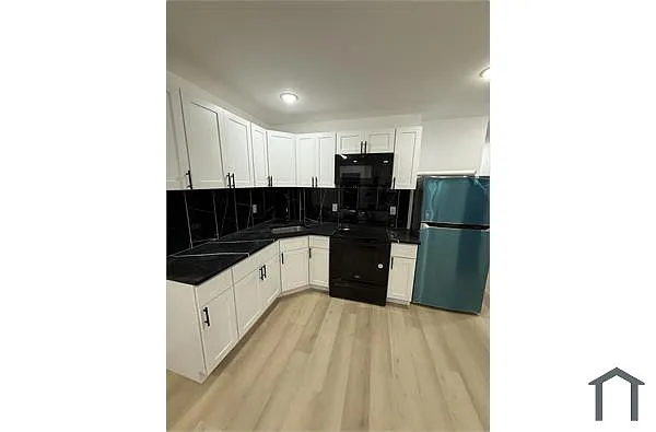 Building Photo - 4934 W Thompson St #B